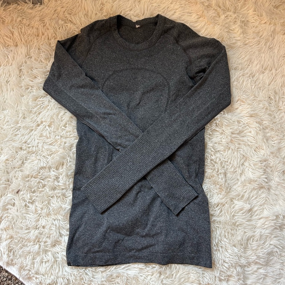 Lululemon Athletica Fitted Long Sleeve Tee - Picture 2 of 6